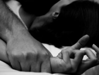 Απόλυτη φρίκη: Δύο τουρίστες κακοποίησαν 19χρονη με νομίσματα